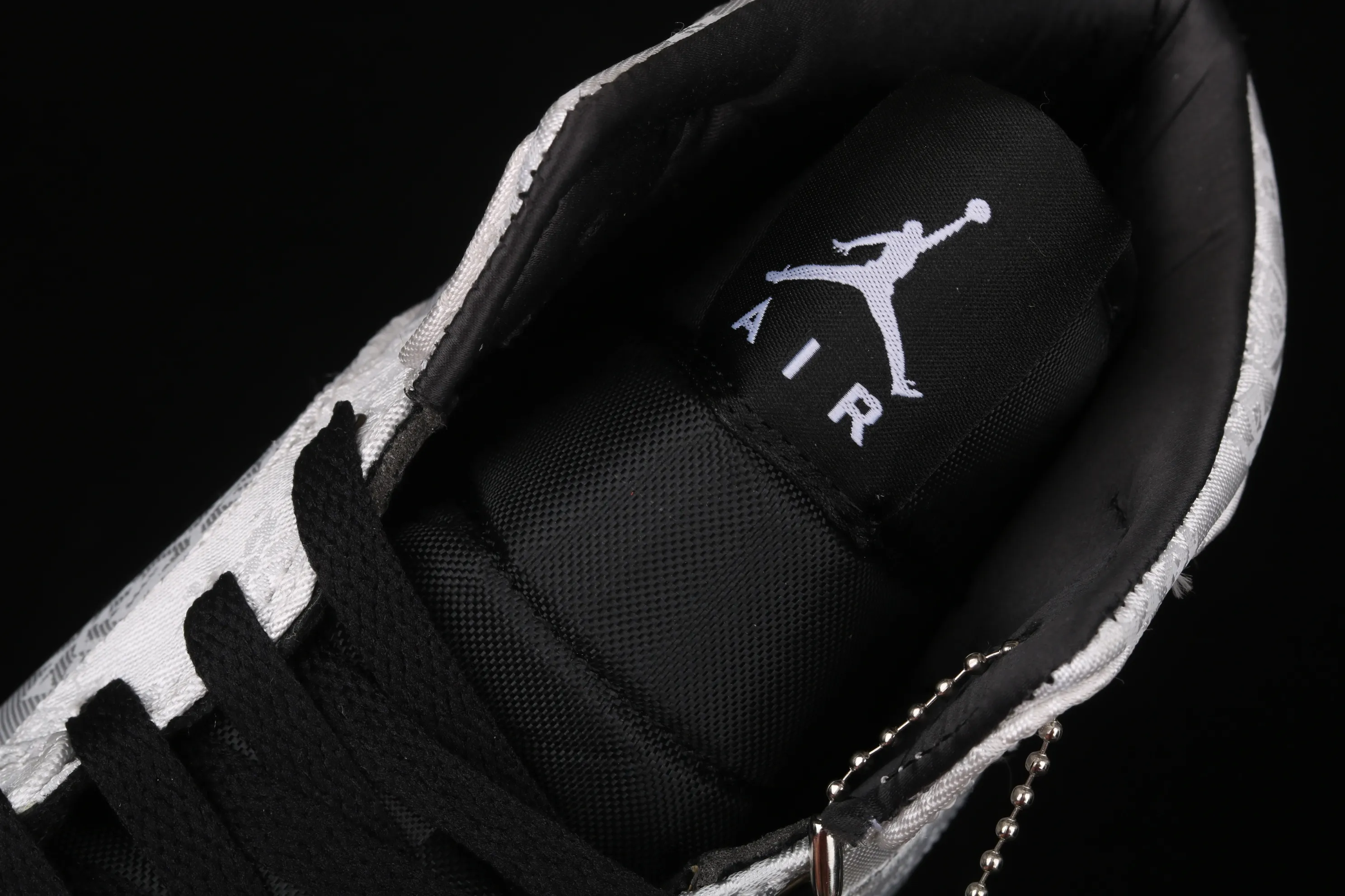 All categories Air Jordan Jordan series basketball shoes Air Jordan 1 Mid Different versions CLOT x Air Jordan 1 Mid "Fearless" AJ1 Joe 1 mid-top white silk CU2804-100